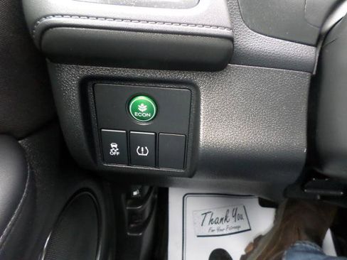 Used 2017 Honda HR-V LX image 18