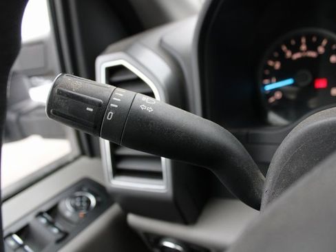 Used 2017 Ford F150 XLT image 9