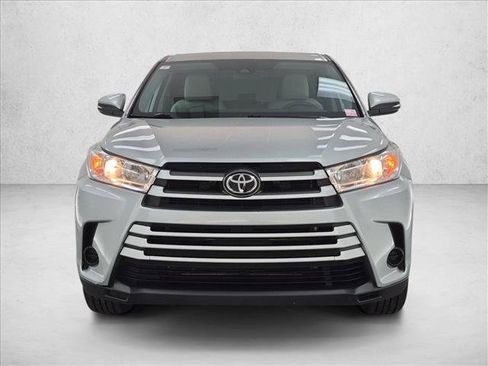 Used 2019 Toyota Highlander LE FWD image 2