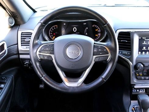 Used 2021 Jeep Grand Cherokee Laredo image 27