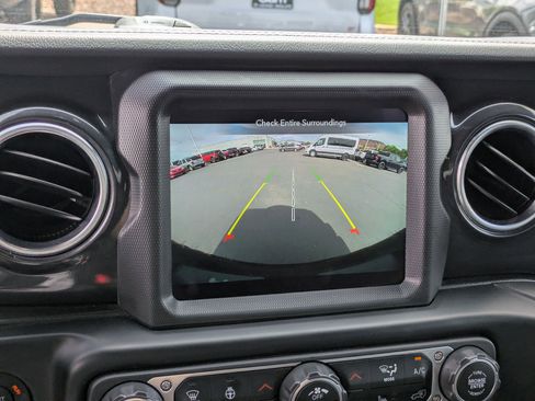 Used 2023 Jeep Wrangler Unlimited Sahara AWD/4WD image 24