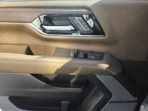 New 2026 GMC Yukon Denali Ultimate AWD/4WD image 13