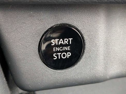 Used 2025 Nissan Rogue SV FWD image 27