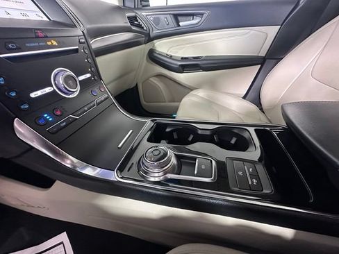 Used 2019 Ford Edge Titanium w/ Equipment Group 301A AWD/4WD image 32
