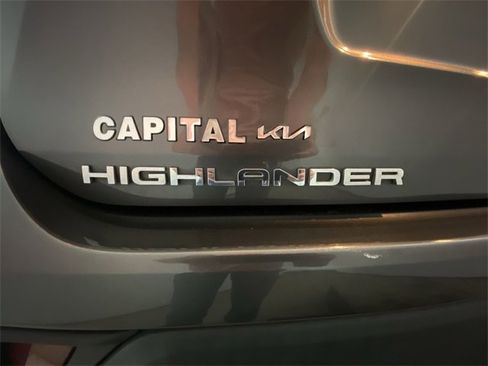 Used 2022 Toyota Highlander XLE image 28