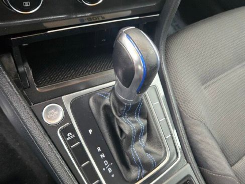 Used 2019 Volkswagen e-Golf SE w/ Driver Assistance Package image 16