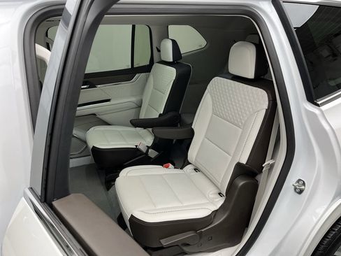 Certified 2025 GMC Acadia Denali w/ Super Cruise Package AWD/4WD image 13
