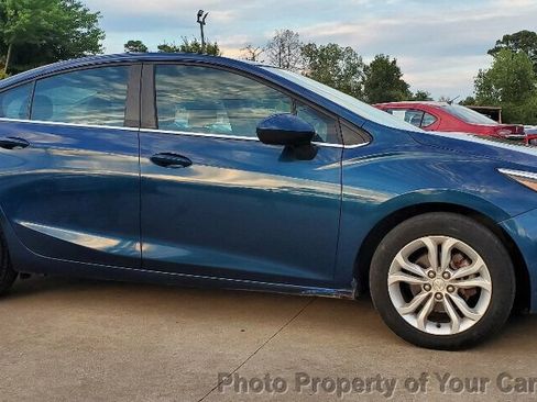 Used 2019 Chevrolet Cruze LT image 10