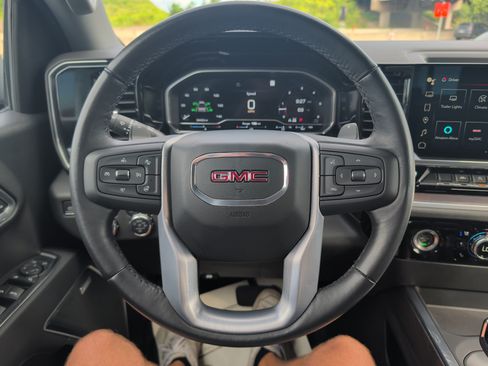 Used 2022 GMC Sierra 1500 SLT w/ SLT Convenience Package AWD/4WD image 18