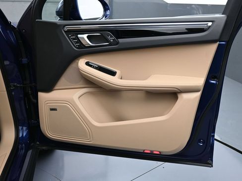 Certified 2026 Porsche Macan AWD/4WD image 29