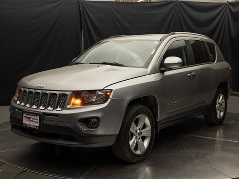 Used 2016 Jeep Compass Latitude image 4