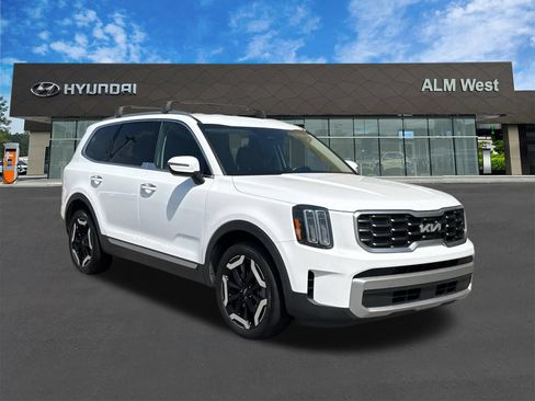 Used 2023 Kia Telluride S FWD image 3