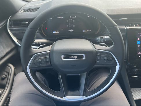 New 2025 Jeep Grand Cherokee L Altitude image 19