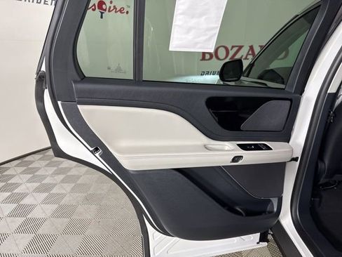 New 2026 Lincoln Aviator Premiere image 18