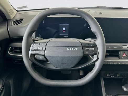 Used 2025 Kia K4 LXS image 18