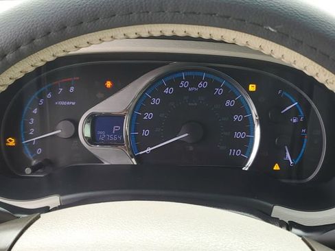 Used 2011 Toyota Sienna XLE image 17