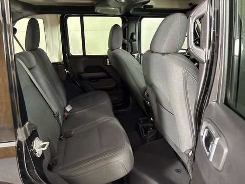 Used 2025 Jeep Wrangler Unlimited Sahara AWD/4WD image 19