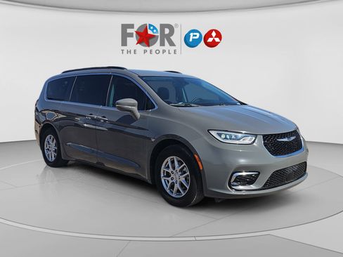 Used 2022 Chrysler Pacifica Touring-L FWD image 7