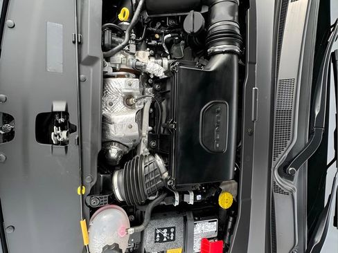 Certified 2025 Jeep Compass Sport image 27