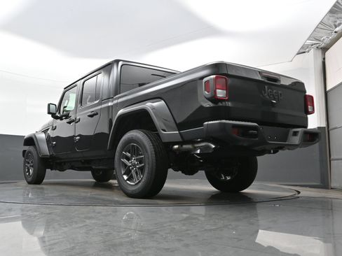 New 2026 Jeep Gladiator Sport AWD/4WD image 16