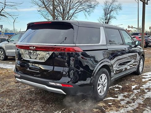 Used 2024 Kia Carnival LX image 6