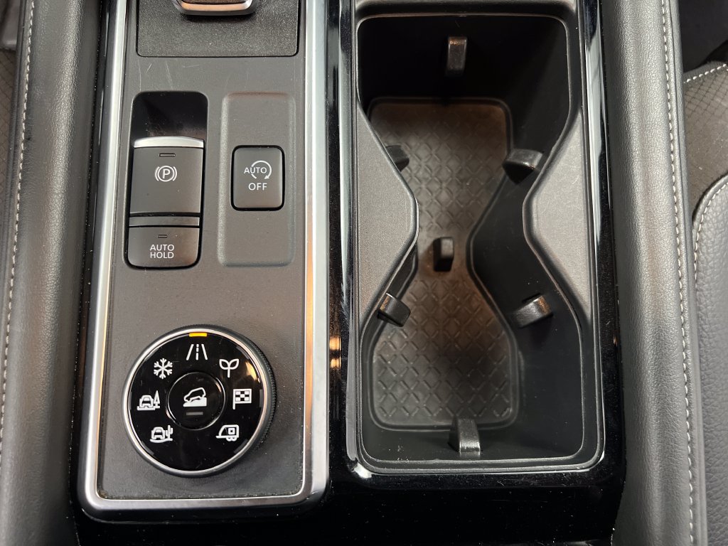 Used 2025 Nissan Pathfinder SL AWD/4WD image 48