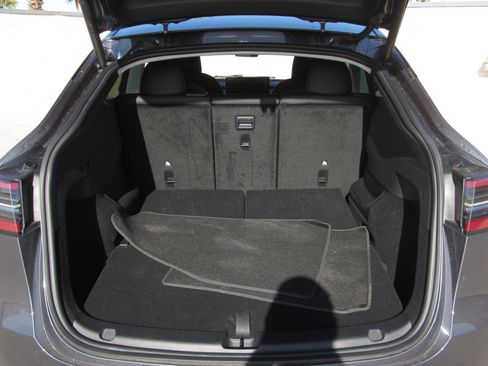 Used 2023 Tesla Model Y Long Range image 13