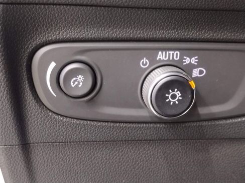 Used 2023 Buick Envision Essence image 26