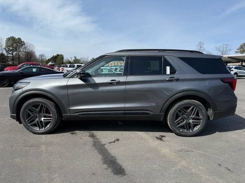 Used 2026 Ford Explorer ST-Line w/ ST-Line Street Pack AWD/4WD image 2