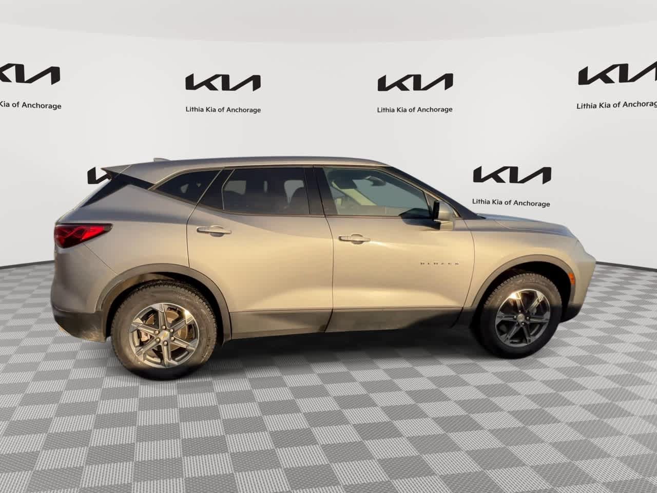 Used 2025 Chevrolet Blazer LT AWD/4WD image 9