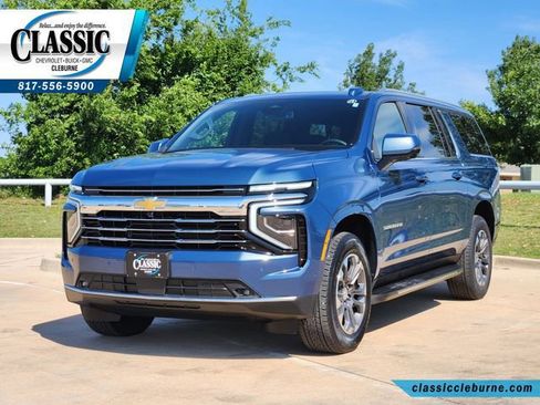 Used 2025 Chevrolet Suburban LT w/ Comfort Package AWD/4WD image 6