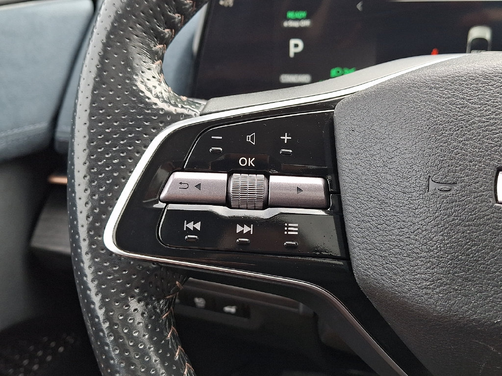 Certified 2024 Nissan Ariya AWD image 22