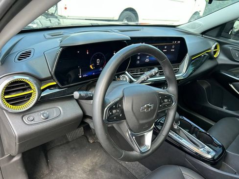 Used 2024 Chevrolet Trax ACTIV w/ Sunroof Package FWD image 21