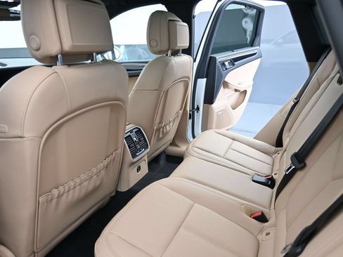 New 2026 Porsche Macan AWD/4WD image 20