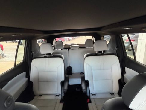 Used 2025 Chevrolet Traverse High Country FWD image 26