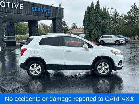 Used 2017 Chevrolet Trax LT w/ LT Convenience Package AWD/4WD image 2