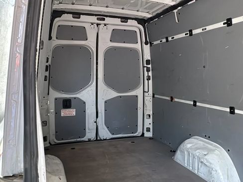 Used 2021 Freightliner Sprinter 2500 RWD image 24