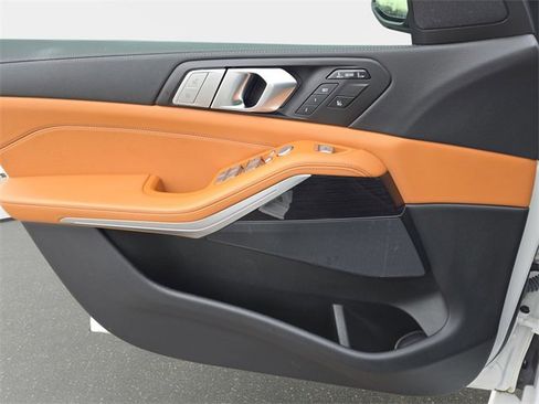 Used 2022 BMW X7 xDrive40i w/ M Sport Package image 30