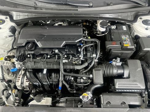 Used 2025 Hyundai Elantra Limited FWD image 33