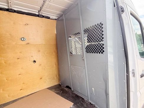 Used 2015 Mercedes-Benz Sprinter 2500 image 32