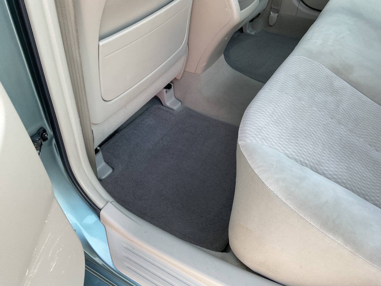 Used 2011 Toyota Camry LE FWD image 26