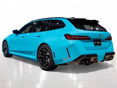 Used 2026 BMW M5 Touring w/ Executive Package AWD/4WD image 2