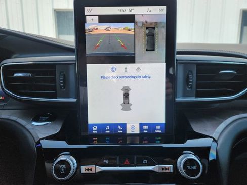 Used 2023 Ford Explorer Platinum w/ Technology Package image 17