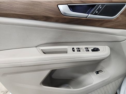 Used 2024 Volkswagen Atlas SE w/ Panoramic Sunroof Package image 42