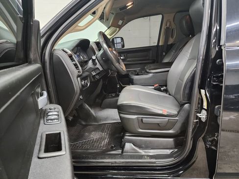 Used 2019 RAM 3500 Tradesman w/ Chrome Appearance Group image 12