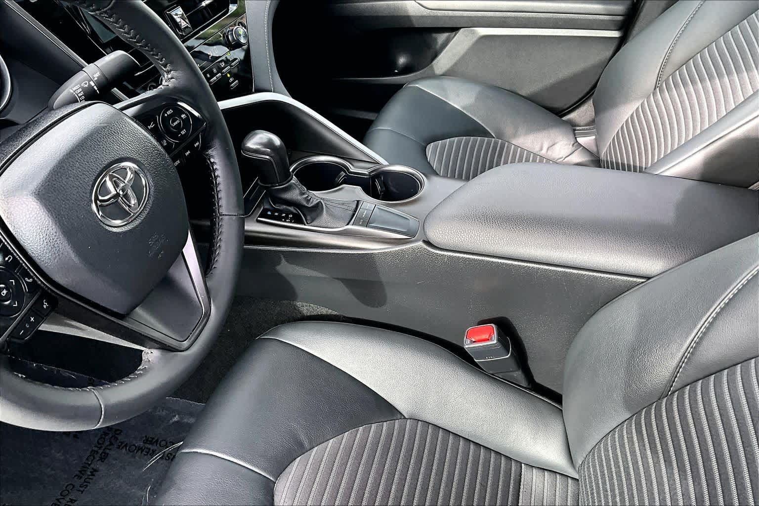 Used 2024 Toyota Camry SE w/ Convenience Package FWD image 16