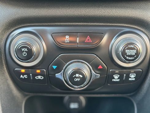 Used 2015 Dodge Dart SXT FWD image 40