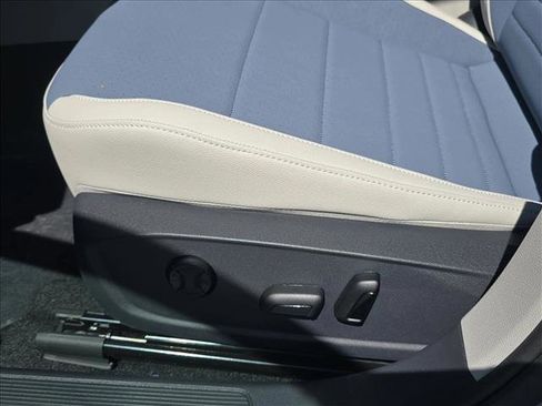 New 2026 Volkswagen Jetta SE FWD image 8
