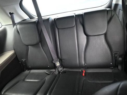 Used 2025 Kia Carnival FWD image 9