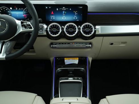 Used 2026 Mercedes-Benz GLB 250 4MATIC image 26